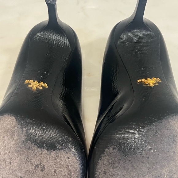 PRADA Saffiano textured patent leather pumps - Picture 7 of 7